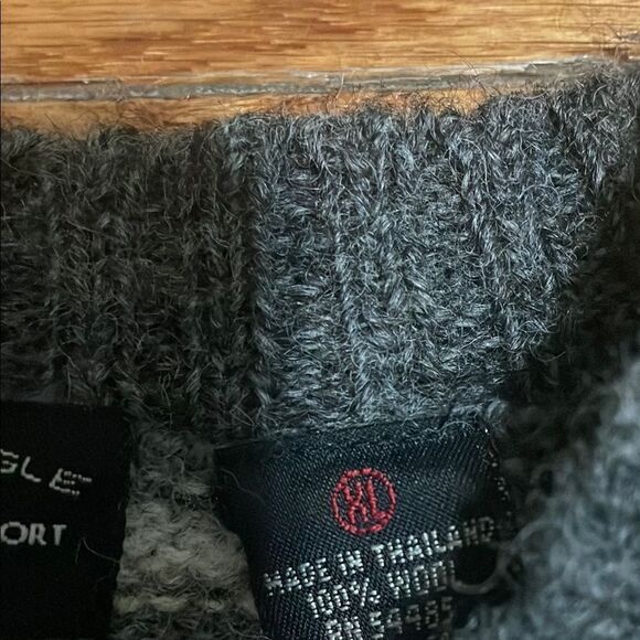 VTG American Eagle outfitter men’s Gray White Faire isle V-Neck pullover Sweater - Picture 3 of 8